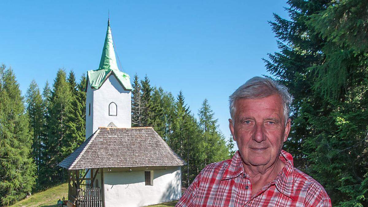 Franz Poganitsch vor „seiner“ kleinen Bergkirche