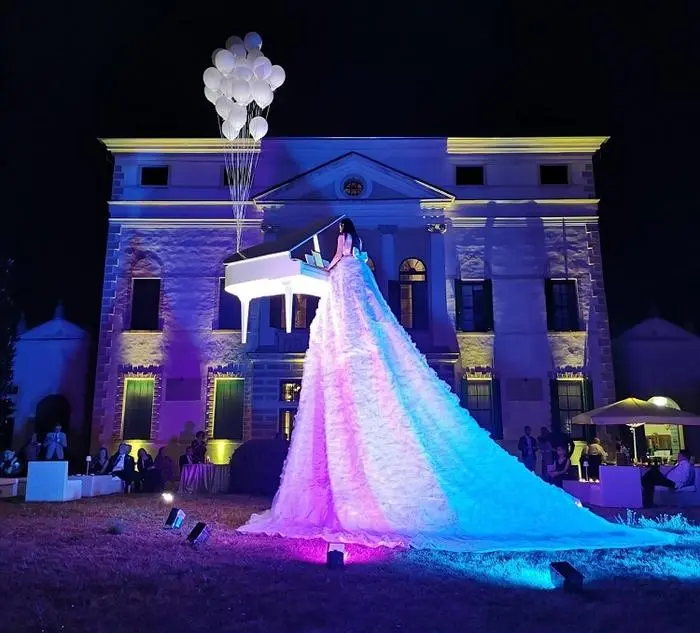 Die Cardinali Group aus Italien eröffnet das Festival mit dem „Flying Piano“