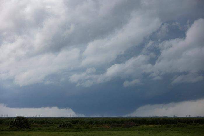 Ein Tornado entsteht in Martin County (Florida)