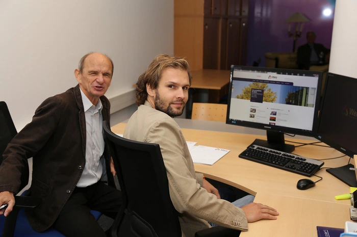 Gernot Schoberer und Hans Hirschberger freuen sich über das neue Büro für den Sport.