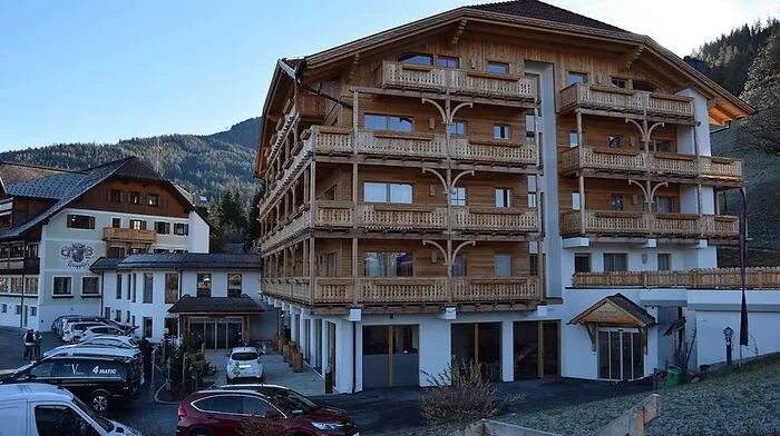 Das Haus wurde in 14 Monaten errichtet, Adaptierungen gab es auch im bestehenden Hotel