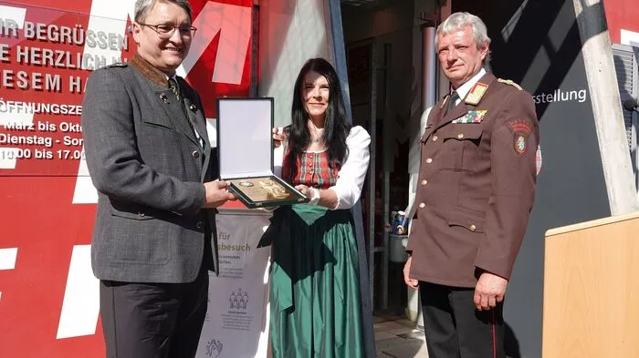 Bei der Eröffnung der Jubiläumsausstellung „150 Jahre Landesfeuerwehrverband Steiermark und 25 Jahre Steirisches Feuerwehrmuseum Kunst & Kultur“ wurde dem Museum eine besondere Ehre zu teil. Vom Landesfeuerwehrverband gab es die "Florianiplakette in Gold".