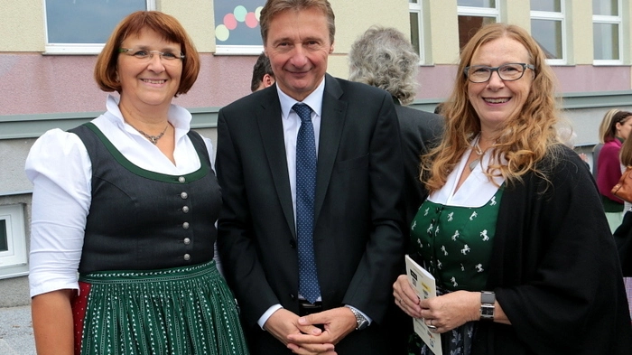 Zu einem Festtag für die Marktgemeinde Edelschrott und darüber hinaus wurde die Segnung des generalsanierten Schulgebäudes.