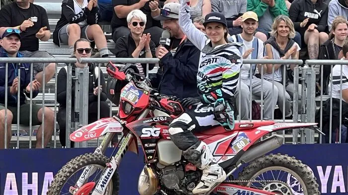Sie will es wieder wissen, die Spanierin Sandra Gomez ist ein Star der Hard-Enduro-Szene. Beim Prolog ist es ihr "ganz gut" gegangen, beim Xtreme Trial ist sie wieder am Start, wie auch beim Hare Scrmable am Sonntag