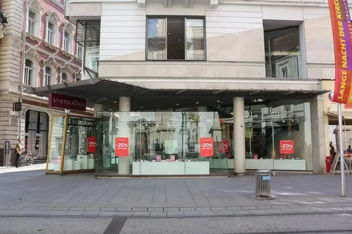 Das Spitzhaus in der Herrengasse, wenige Tage vor der Schließung von Stiefelkönig im Jahr 2018