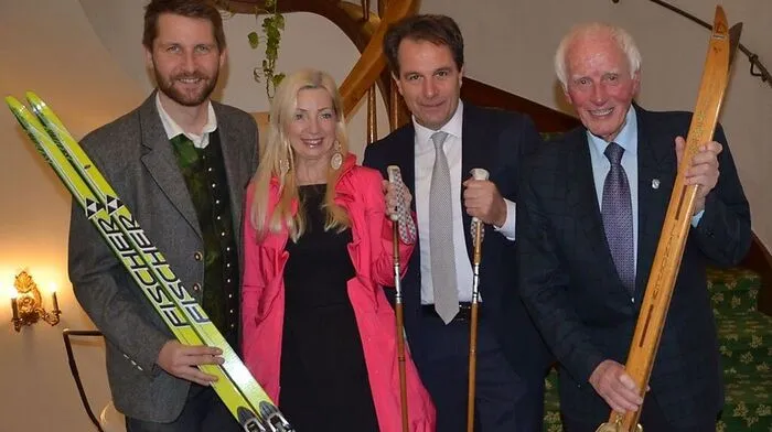 Empfang für die Dolomitenläufer: Martin Kroissenbacher (Kleine Zeitung), estländische Botschafterin Eve-Külli Kala, OK-Chef Franz Theurl und Dolomitenlauf-Erfinder Robert Steiner