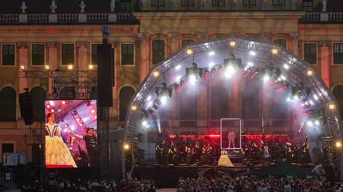 Ein glanzvoller Abend mit "Elisabeth" Pia Douwes vor Schönbrunn
