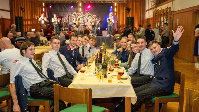Die FF Eisentratten sieht ihren Ball als Beweis für die Gemeinschaft und den Zusammenhalt in der Gemeinde. Im Laufe des Abends wurden die Mitglieder für ihren unermüdlichen Einsatz gefeiert.