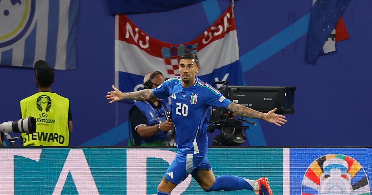 Mattia Zaccagni led Italy to the round of 16 against Switzerland