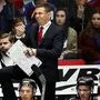 VSV-Trainer Jyrki Aho hinter der Bande bei Ässät