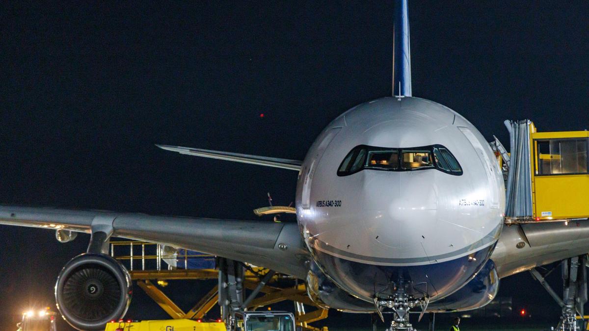 Mit diesem Airbus 340-300 landeten die Fußballer von Sporting Lissabon am Flughafen Klagenfurt