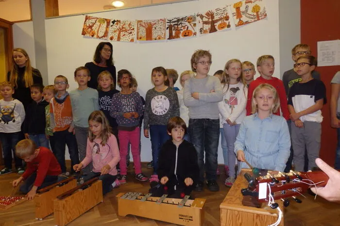 Die Kinder umrahmten die Eröffnung mit verschiedensten Beiträgen.