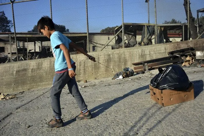 Ursprünglich war Moria einer von fünf "Hotspots", die nach der Flüchtlingskrise in Griechenland eingerichtet wurden, um bei der Überfahrt aus der Türkei gefasste Menschen zu internieren. Es ist aber seit Jahren völlig überfüllt.