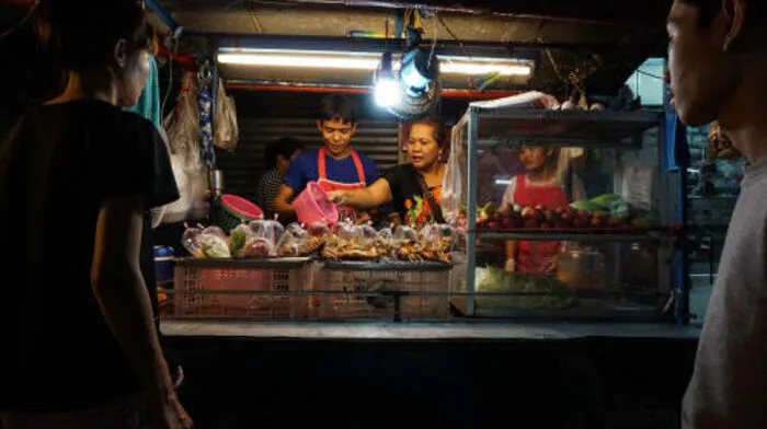 Traditionelle Straßenküche in Bangkok