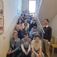 Insgesamt 20 Kinder der Vulkanschule Auersbach haben beim ORF-Experiment „Drei Wochen ohne Smartphone“ ihre Handys abgegeben. Auch Lehrerin Maria Fink (r.) hat mitgemacht