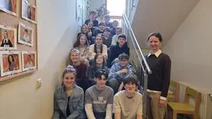 Insgesamt 20 Kinder der Vulkanschule Auersbach haben beim ORF-Experiment „Drei Wochen ohne Smartphone“ ihre Handys abgegeben. Auch Lehrerin Maria Fink (r.) hat mitgemacht