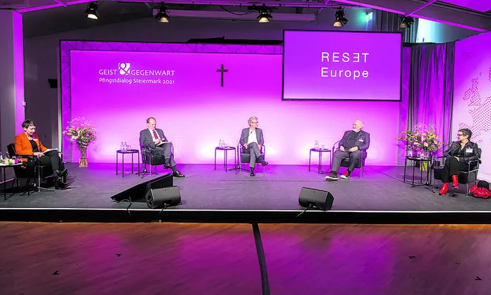 Rainer Nowak moderierte das Forum Generale mit Wissenschaftslandesrätin Barbara Eibinger-Miedl, Europaministerin Karoline Edtstadler, der Ökonomin Monika Köppl-Turyna und WKO-Präsident Harald Mahrer