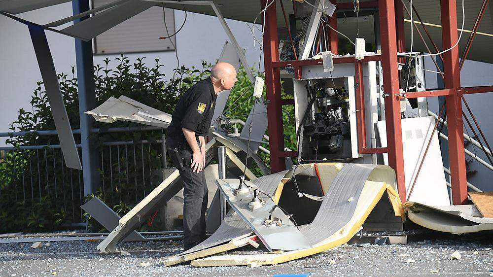 Komplett zerstört wurde der Bankomat in Hart, Gemeinde Arnordstein