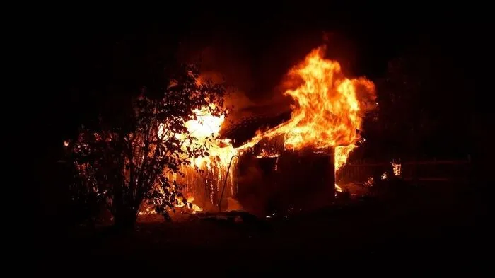 Das Gartenhaus stand in Vollbrand