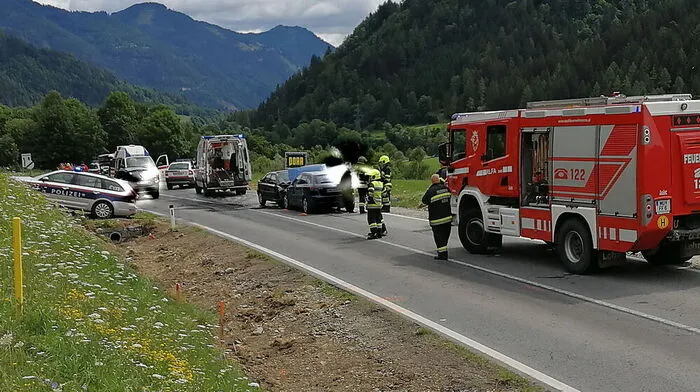Pkw kollidierten auf der B96