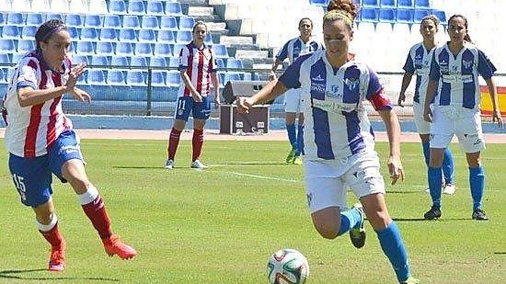 Die Spielerinnen von Sporting Huelva (blau-weiße Dress) wurden arg benachteiligt