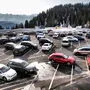 Die Parkplätze sind zu Stoßzeiten am Dobratsch voll