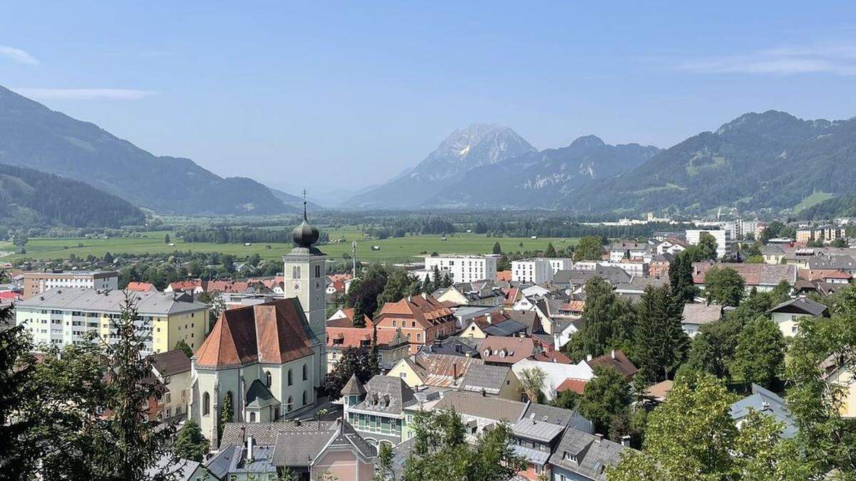 Die Stadt Liezen vom Kalvarienberg aus