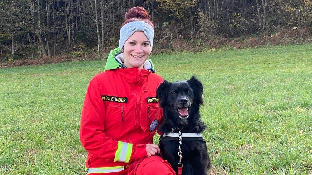 Nicole Bauer ist mit ihrem Hund Nero im Einsatz bei der Österreichischen Rettungshunde Brigade