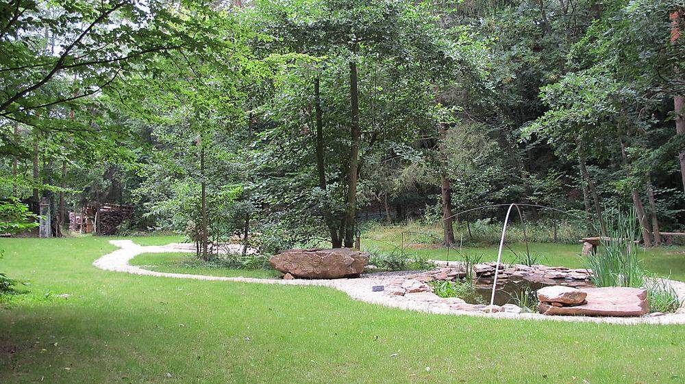 Der Garten von Eva Mayer und Robert Gaar im ehemaligen Steinbruch