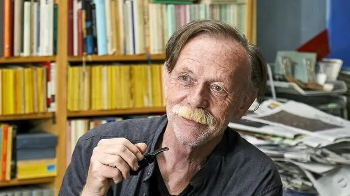 Andreas Staudinger, Autor und Kurator von Schloss Lind, in seiner persönlichen „Wunderkammer“, dem Schloss selbst