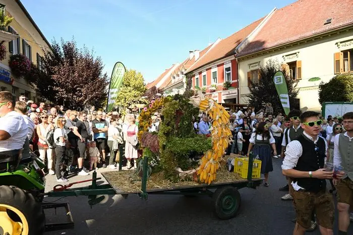 Die Erntekrone steht für den Dank für die eingebrachte Ernte, die harten Mühen der Landwirtschaft und die Achtung vor der Natur.