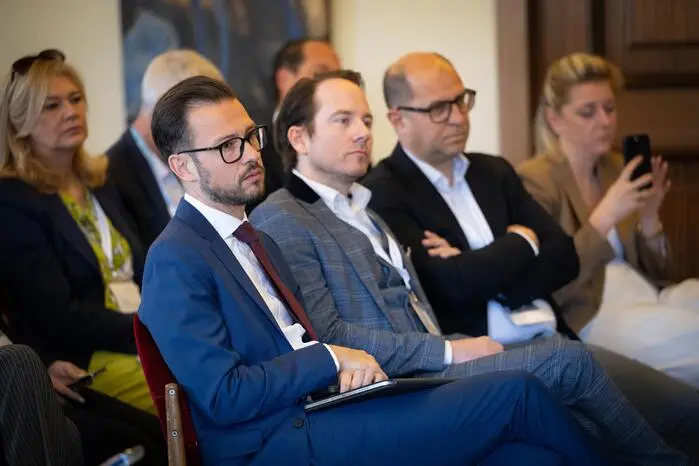 Wirtschaftslandesrat Sebastian Schuschnig, Sebastian Adami (TINAA)