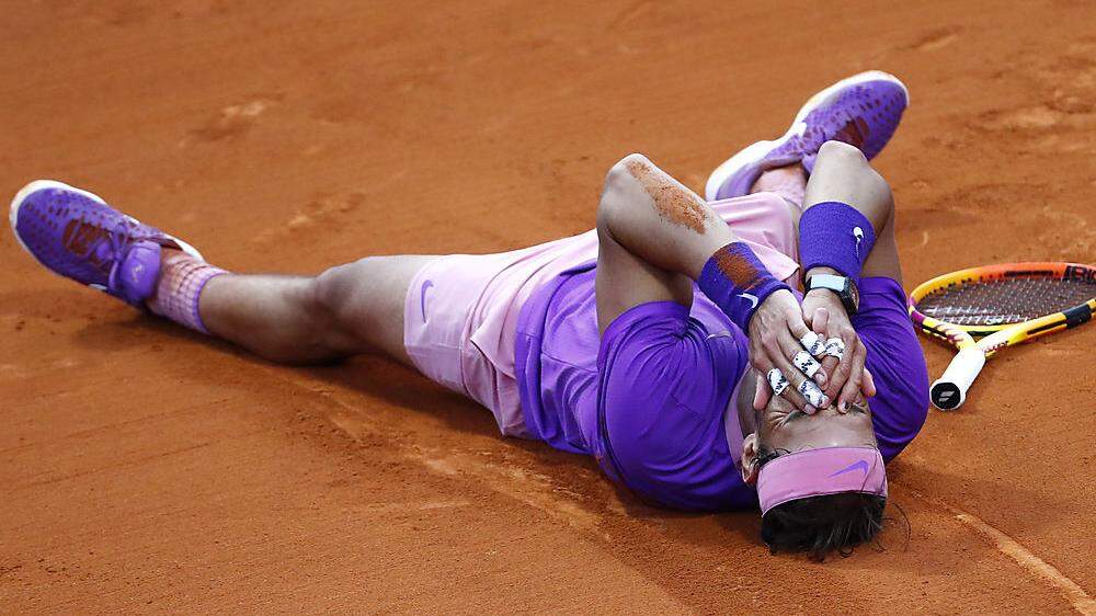 Rafael Nadal lag nach dem Sieg über Stefanos Tsitsipas am Boden - vor Freude