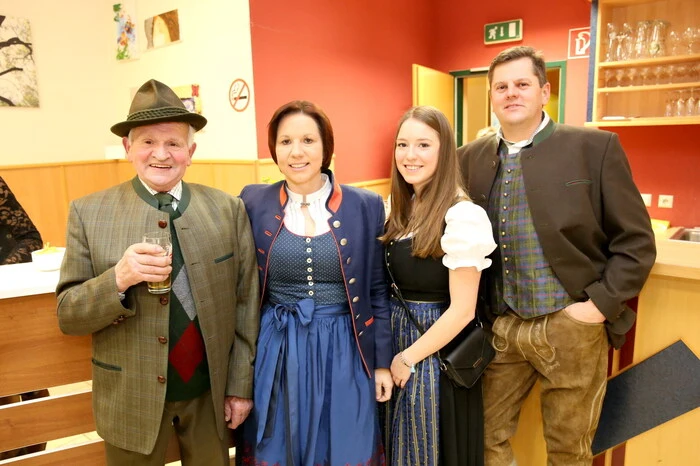 Klar, dass ganz Glödnitz am Samstag auf den Beinen war, um beim einzigen Ball der Kommune dabei zu sein. 
