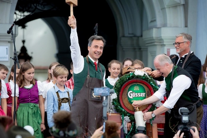 ... nach dem geglückten O'zapfn mit Landesrat Johann Seitinger.