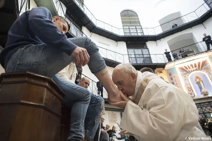 Acht von ihnen sind Katholiken, zwei Muslime, einer ist orthodoxer Christ und einer Buddhist. Sie kommen aus Europa, Afrika und Asien.