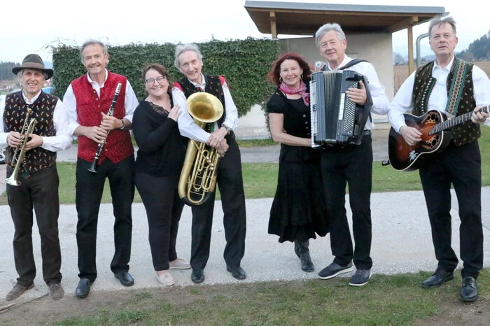 Ein Video vom Konzert gibt es auf Facebook Kleine Zeitung St. Veit/Feldkirchen zu sehen!