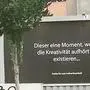 Das "Plakat der Schande" (c Bild) wurde ersetzt durch dieses neue (Sujet)