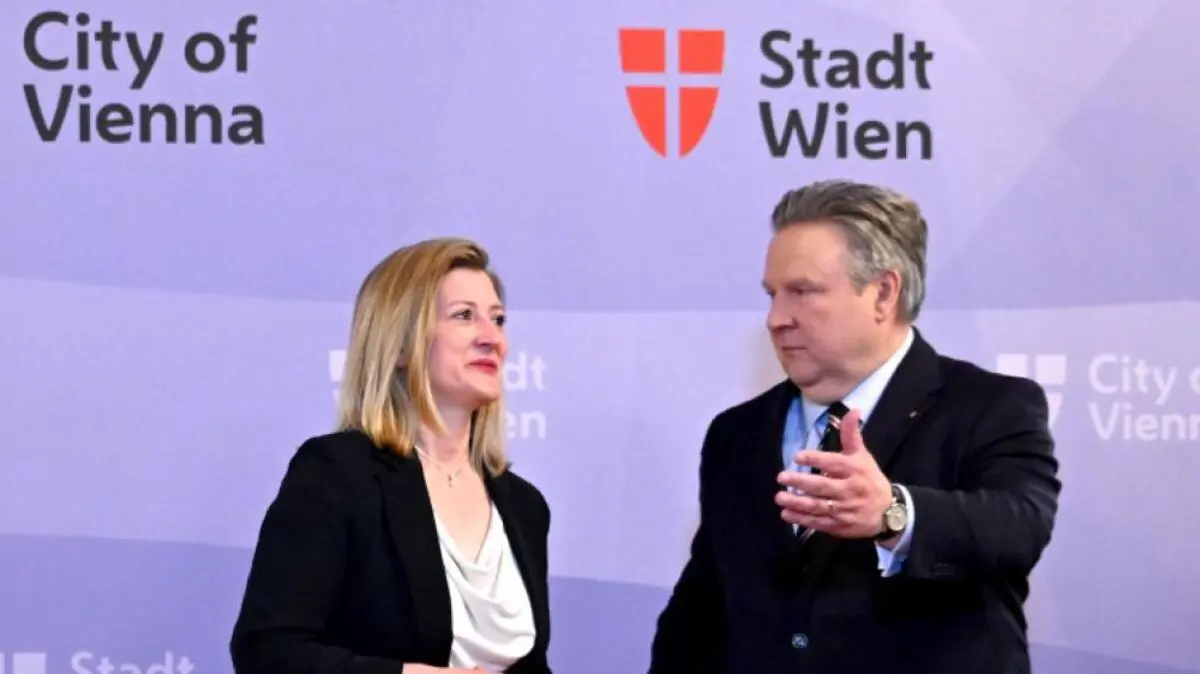 Bettina Emmerling (Neos) und Bürgermeister Michael Ludwig (SPÖ)