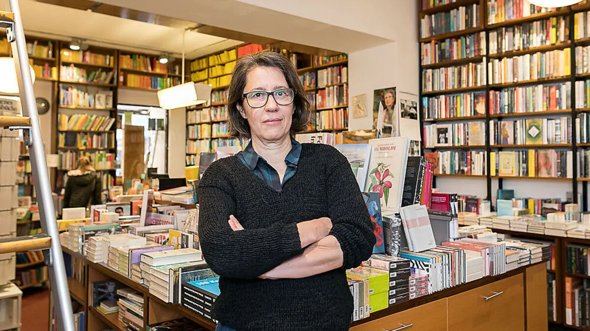 Frau Hartlieb Menschenseite Interview Bücherei Hartlieb by Akos Burg Portrait