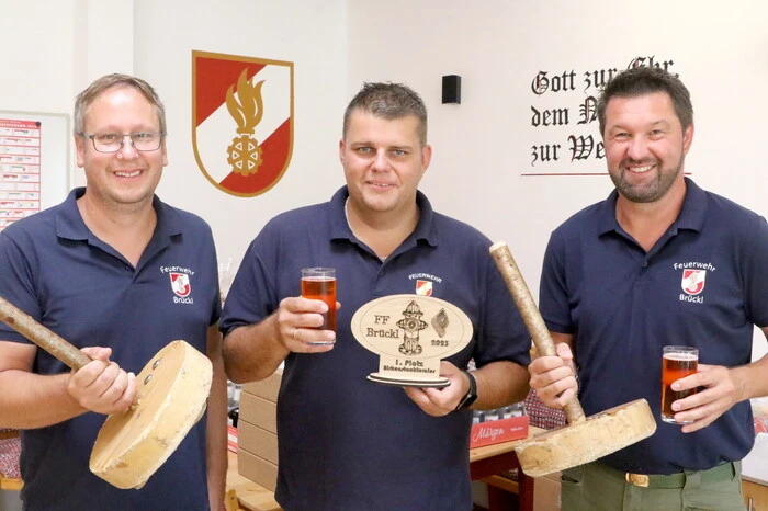 Beim Zweitagesfest gesichtet wurden unter anderen FF-Kommandant Andreas Nuart (Mitte) mit Stellvertreter Rene Haimburger (rechts) und Kameradschaftsführer Christian Stromberger (links), die Vizebürgermeister Robert Cech und Wolfgang Schober sowie die Unternehmer Rene Priebernig und Andy Reiner. 