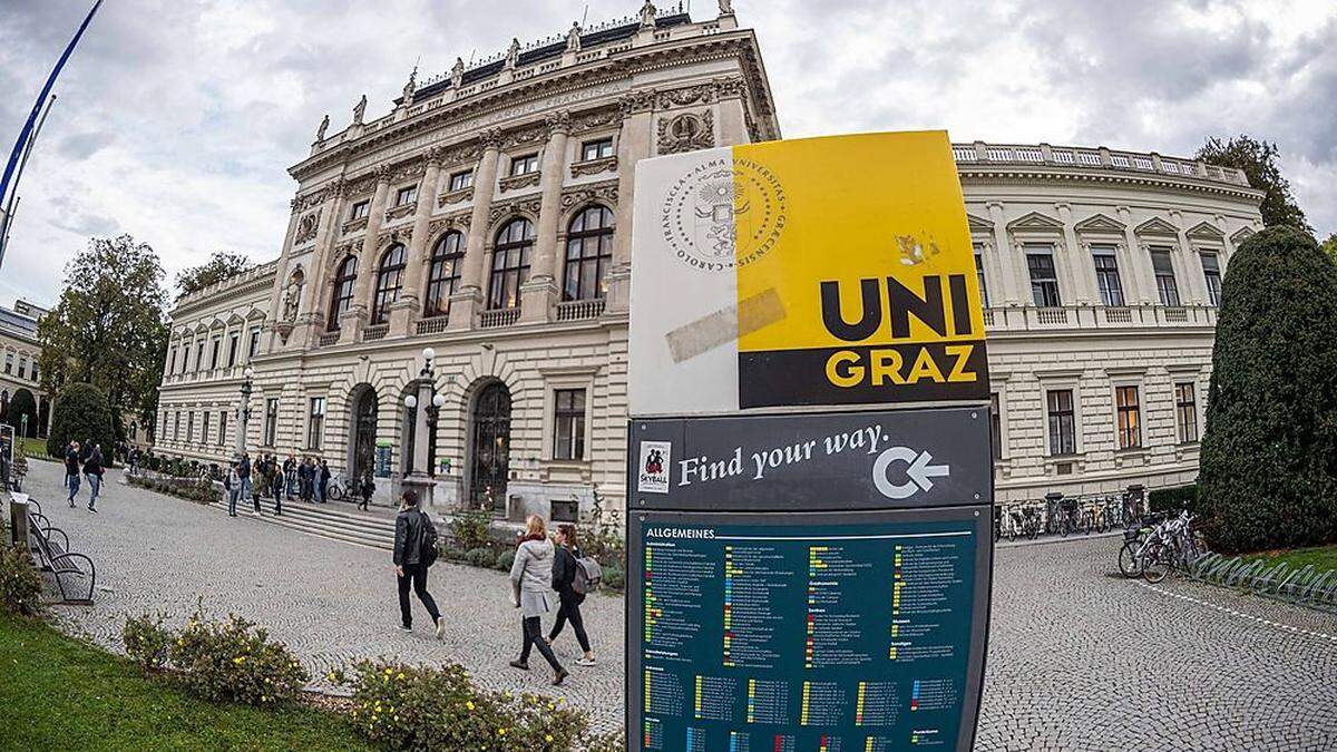 Nun werden auch die letzten Studierenden vor der Uni verschwinden.