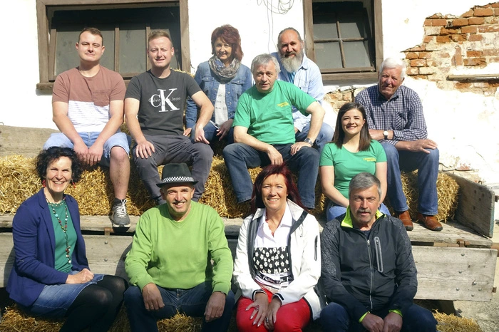 Das Ensemble des "Bierbaumer Hoftheaters" strapazierte...