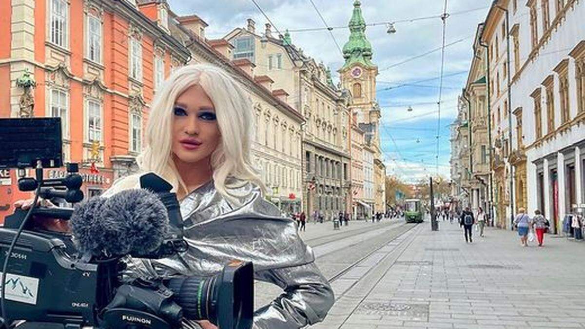 Christoph Skoff schlüpft in die Rolle der Drag Queen Gloria Hole