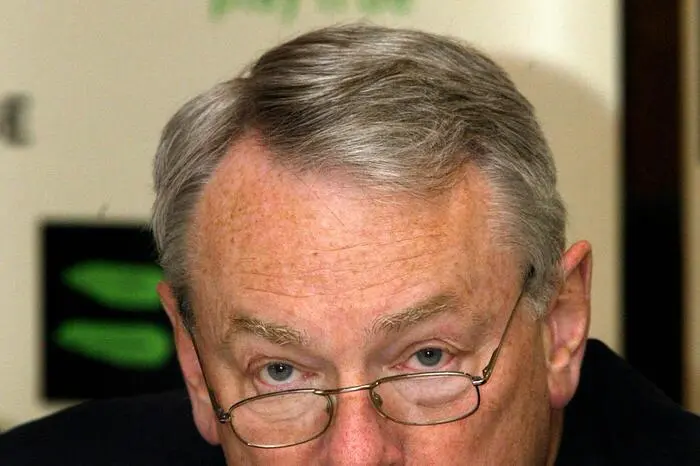 "Das würde mich aufrütteln. Wenn ich einen IQ höher als die Raumtemperatur habe, würde ich aufhören, es zu nehmen." Dick Pound, Vorsitzender einer unabhängigen WADA-Kommission, nach dem Aufkommen etlicher positiver Dopingfälle auf Meldonium.