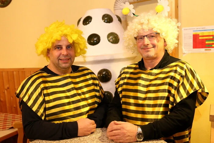 Der örtliche Sparverein lud unter Obmann Michael Haberl und Stellvertreter Robert Gratzer (von links) zum Faschingsball in den Gasthof „Harterwirt“. 
