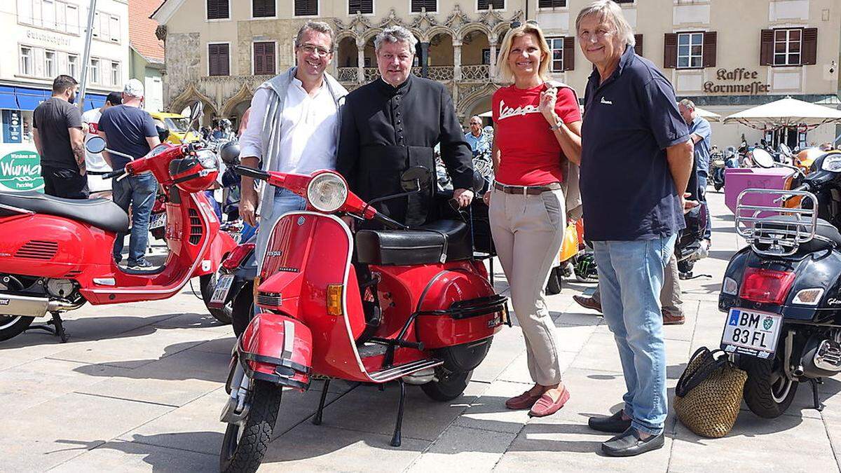 Stadtrat Peter Koch, Propst Johann Feischl, Vize-Bürgermeisterin Susanne Kaltenegger und Veranstalter Peter Harrer (v.l.)