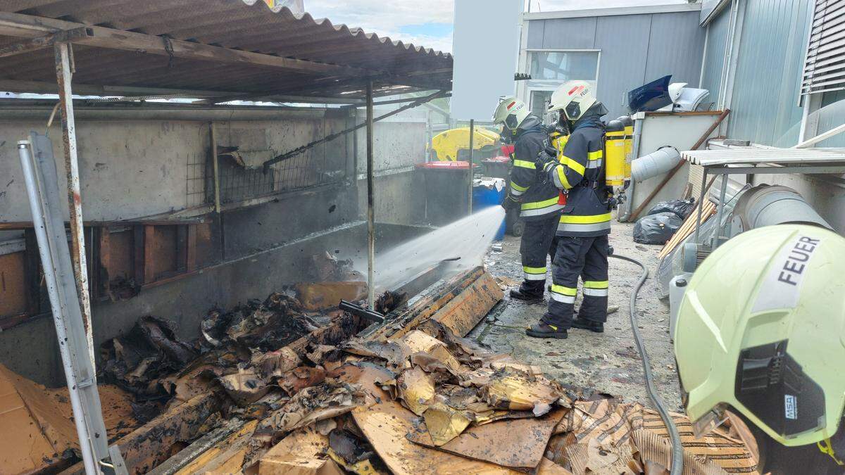 Die Feuerwehr Grafendorf führte noch Nachlöscharbeiten durch