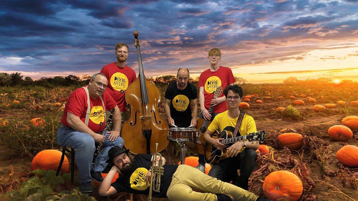 Mit den Pumpkinseed Swingers greift Festivalorganisator Johannes Hödl (l.) selbst zum Musikinstrument