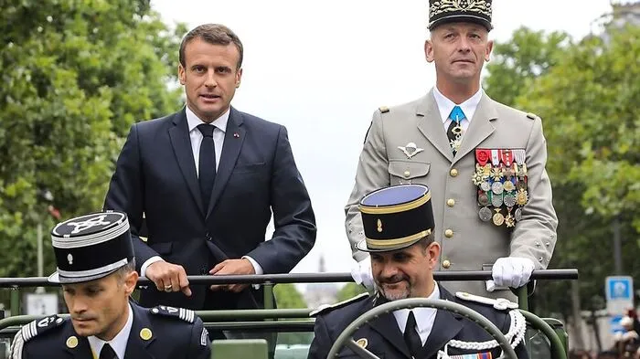 Emanuel Macron bei der Parade